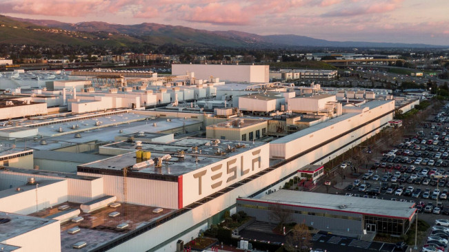 Tesla Stop Penjualan Mobil Listrik S dan X di Cina, Benarkah?